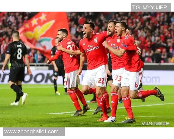 意甲激战：拜仁与本菲卡平局后点球大战引发全场狂欢解析