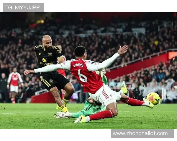 欧冠大战：曼联大胜阿森纳6-2赛场瞬间引发热烈讨论与分析