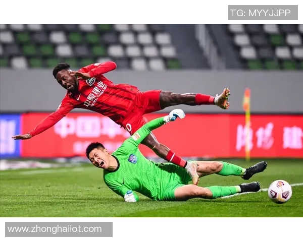 中超激战：拜仁大胜AC米兰红牌事件引发全场热议与战术分析