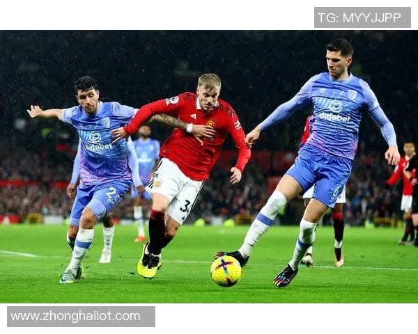 德甲焦点战曼联与曼城握手言和乌龙球成比赛转折点分析